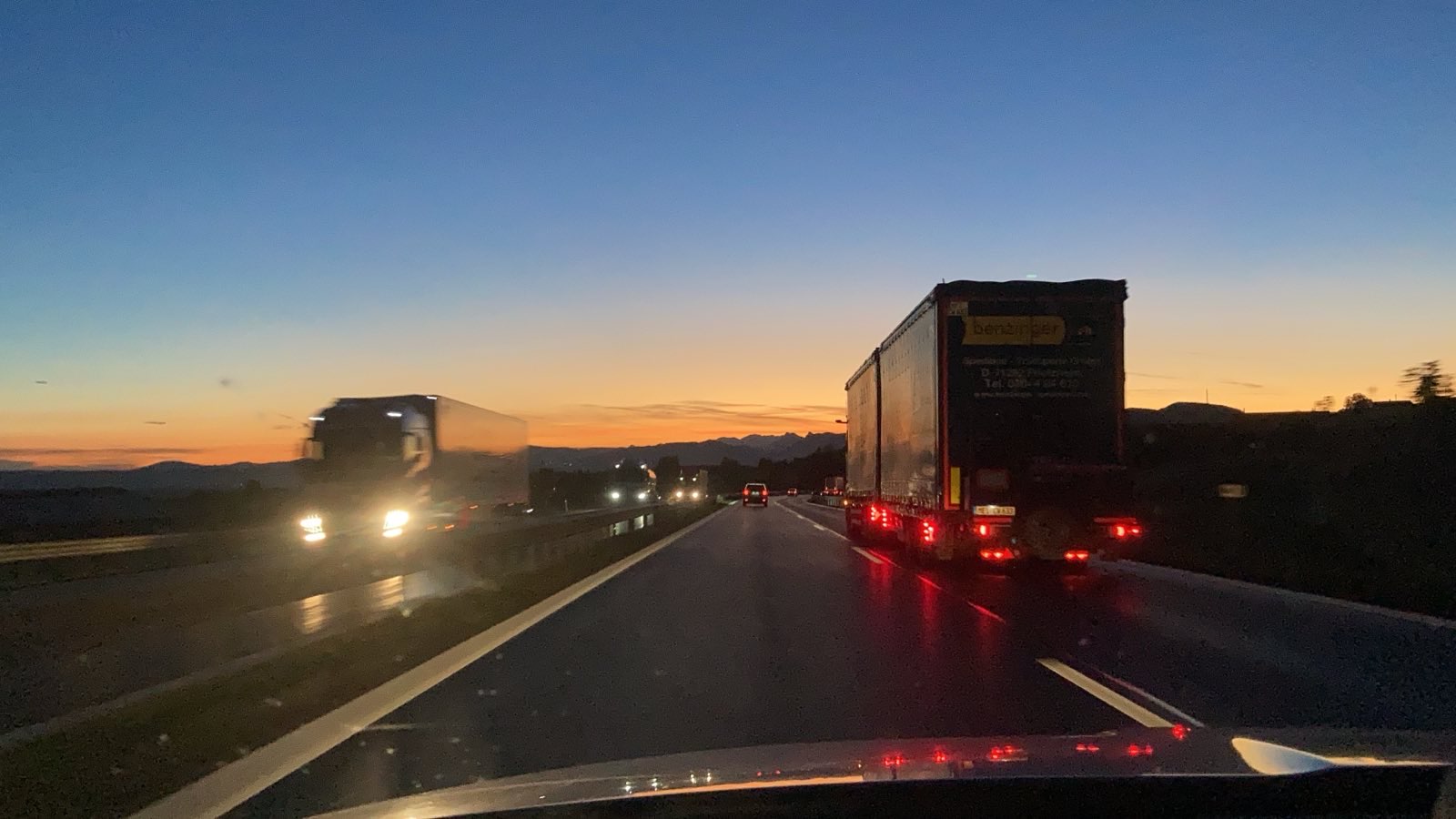 Abendliche Autobahn